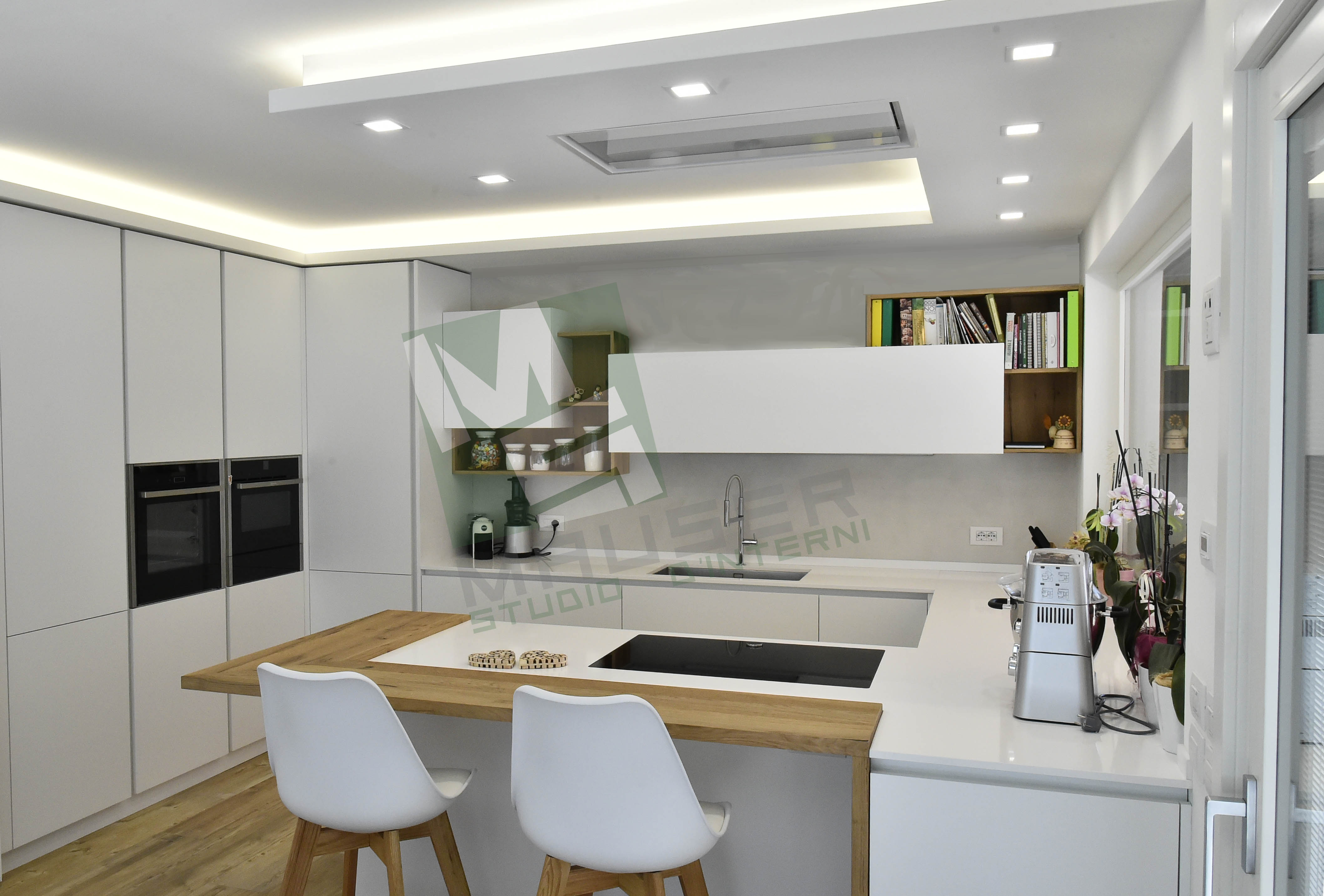 <strong>L'abbassamento al servizio della cucina..<span><b>in</b>Cucine</span></strong><i>→</i>